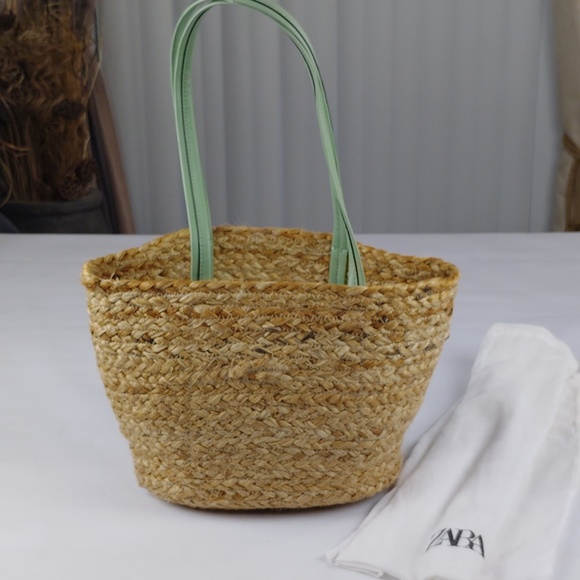 Zara Straw Tote Handbag. - Picture 3 of 13